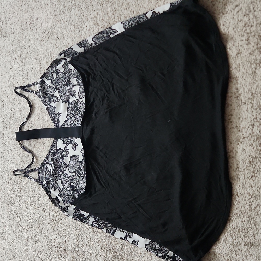 Express Patterned T-Back Tank Top - Picture 3 of 3